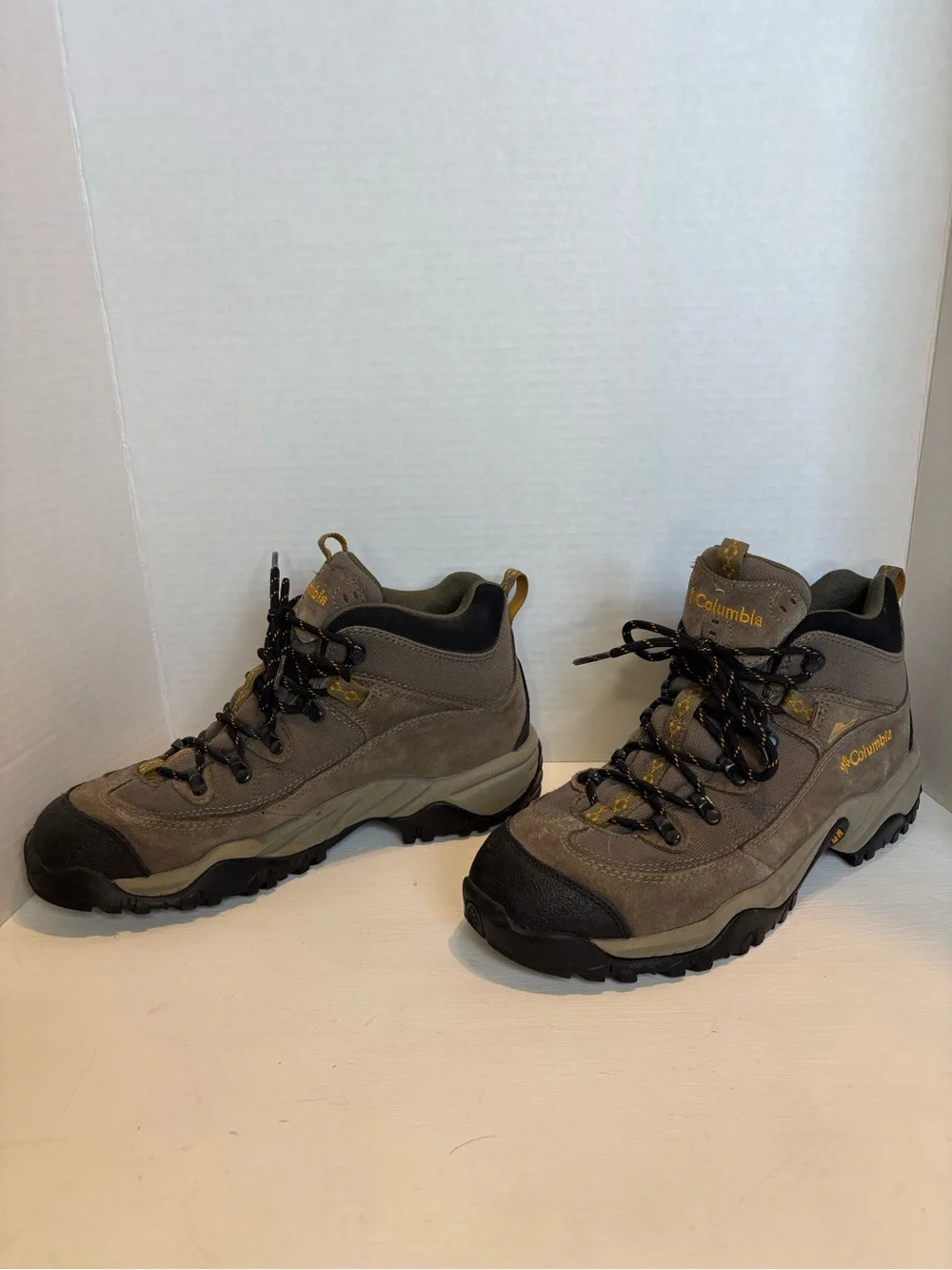 Columbia Trail Meister Mid Hiking Boots size men’s 9